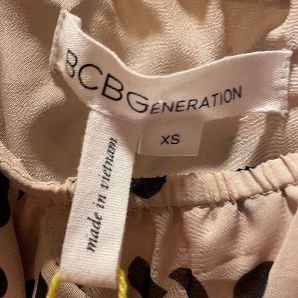 ✨BCBGeneration Tan & Black 1 Shoulder Ruffle Dress - Picture 3 of 8